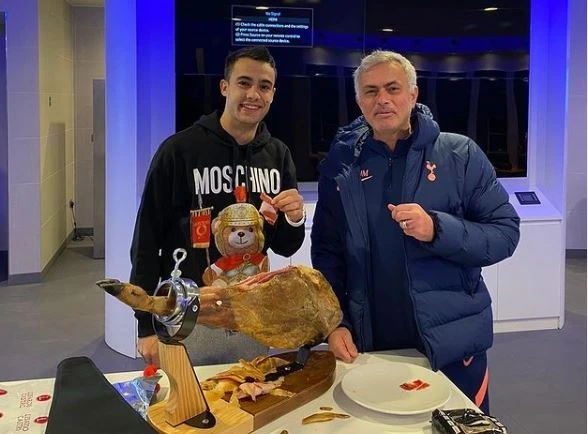 Mourinho tang thit cho Reguilon anh 1