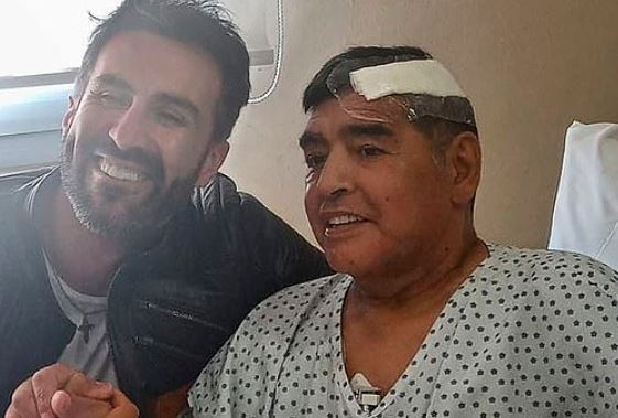 Maradona bi nga dap dau xuong dat mot tuan truoc khi qua doi hinh anh