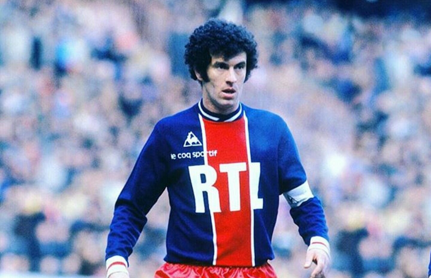 Cavani bi loai khoi doi hinh huyen thoai PSG anh 8