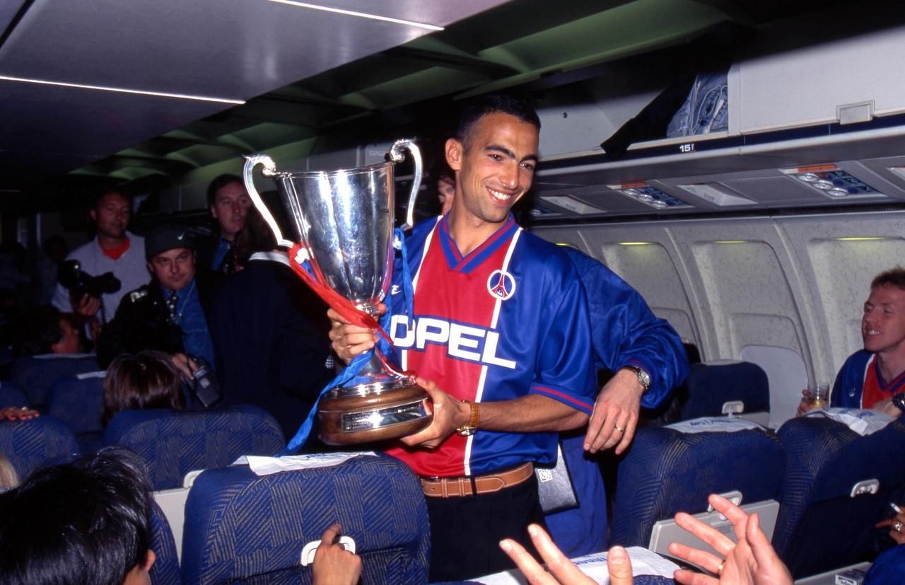 Cavani bi loai khoi doi hinh huyen thoai PSG anh 9