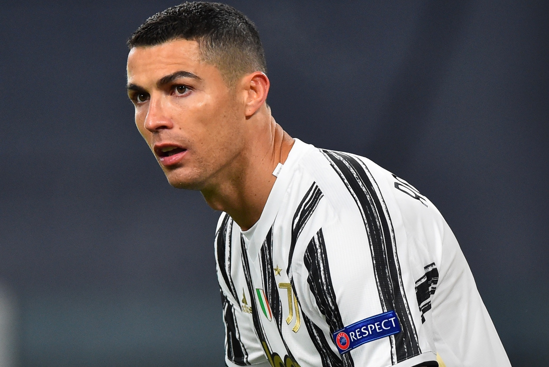 Ronaldo ghi ban trong ngay tro lai Champions League hinh anh