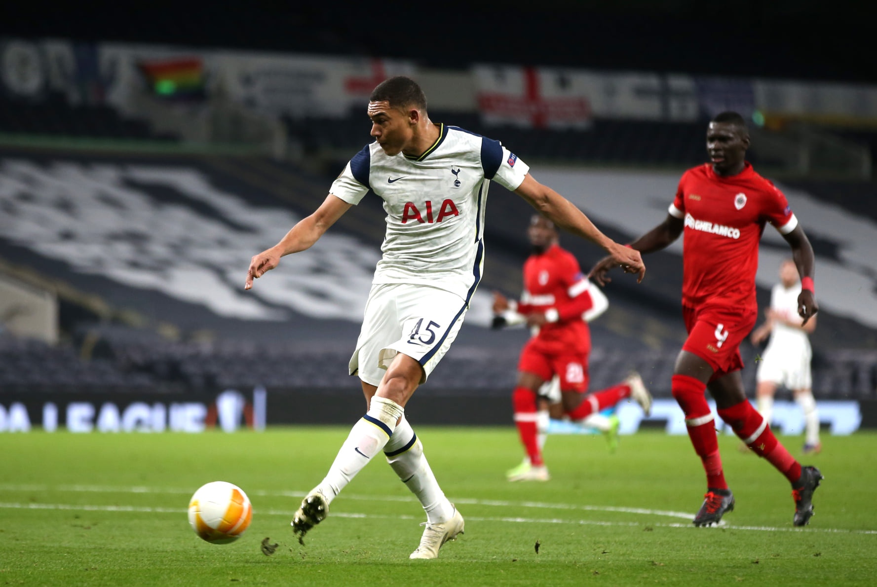 Tottenham dau Antwerp anh 5