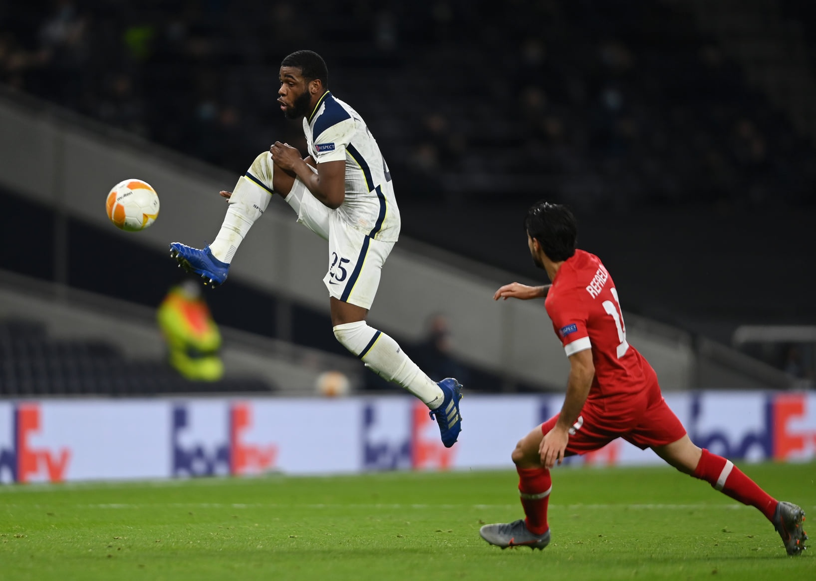 Tottenham dau Antwerp anh 4