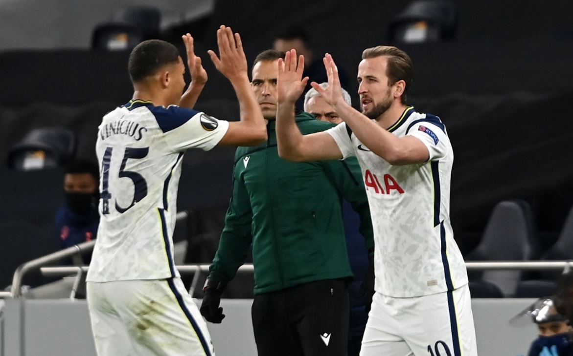 Tottenham dau Antwerp anh 8