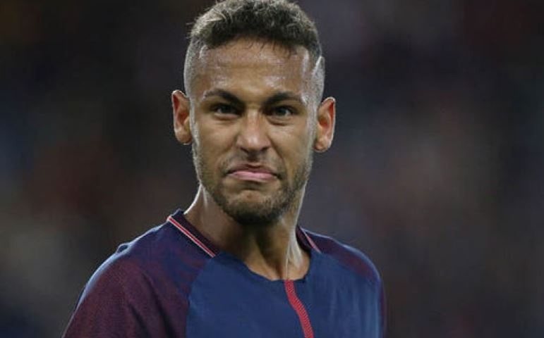 Neymar mia mai FIFA sau khi truot top 3 'The Best' hinh anh