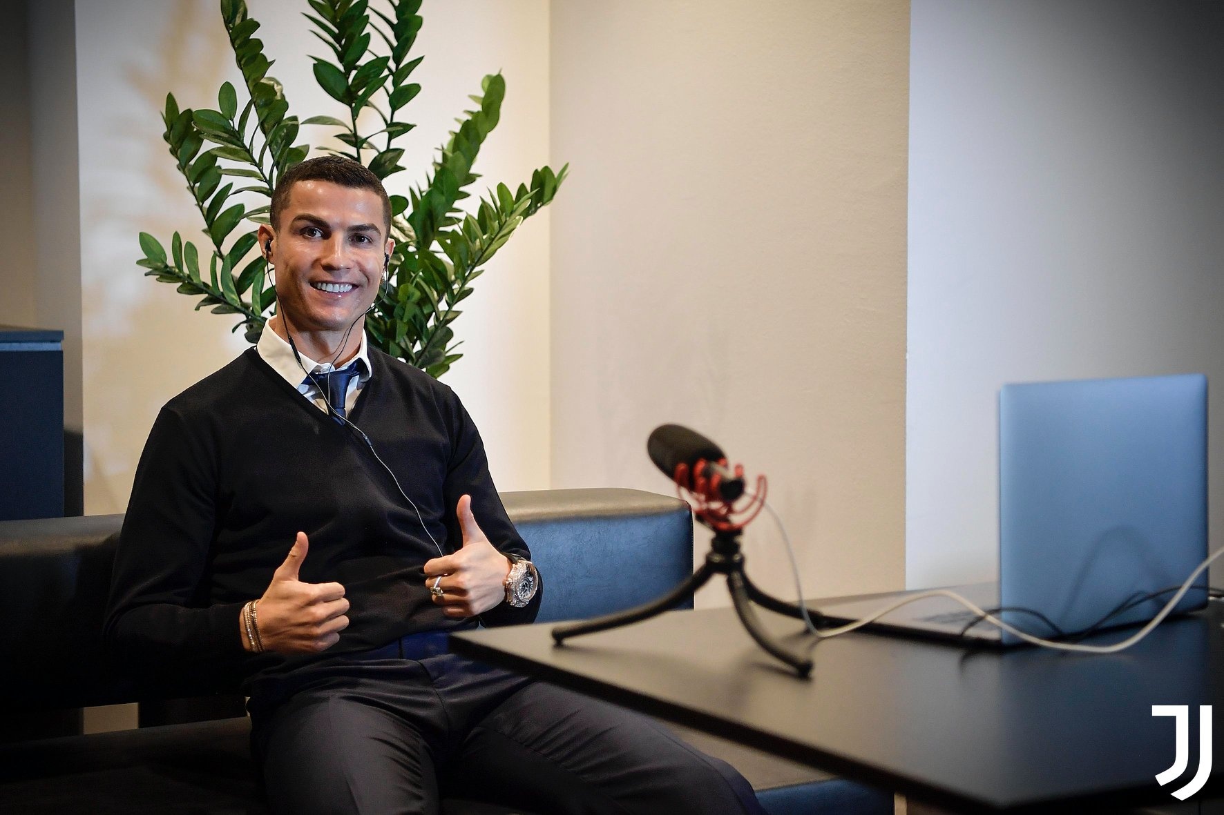 Messi khong bau cho Ronaldo anh 1