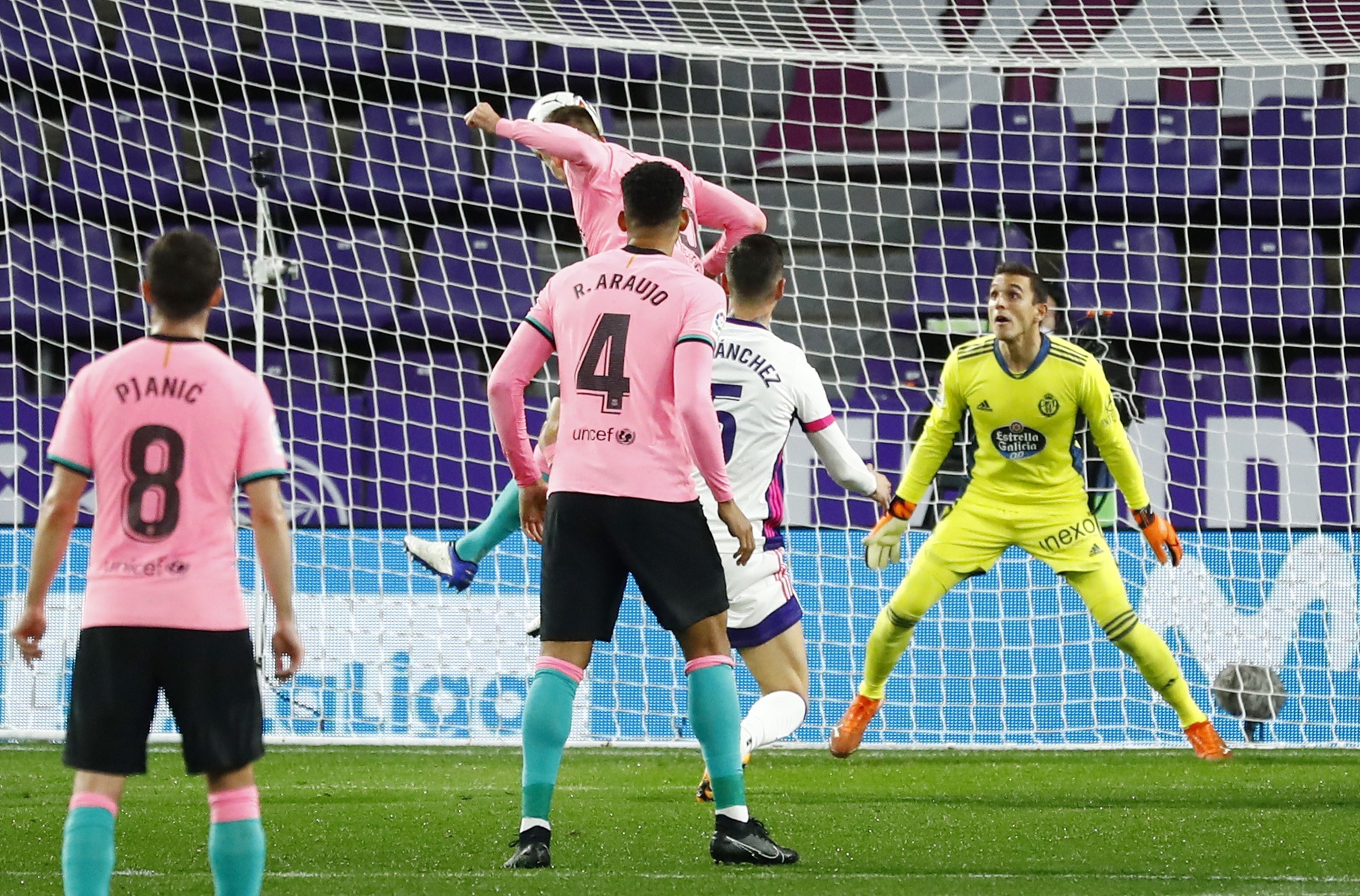 Messi lap ky luc anh 4