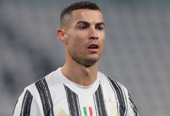 Ronaldo bat luc trong tran thua 0-3 cua Juventus hinh anh
