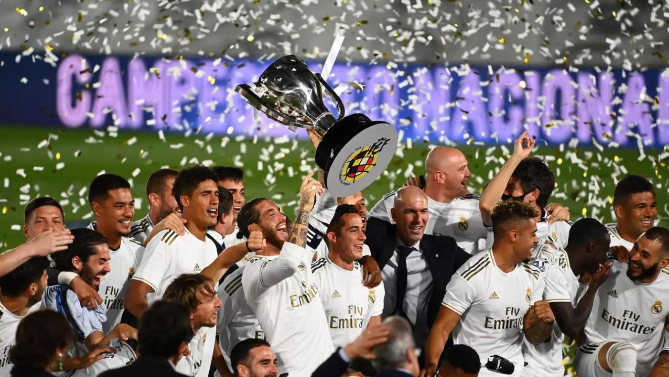 Real Madrid hay nhat 2 thap nien dau the ky 21 anh 1