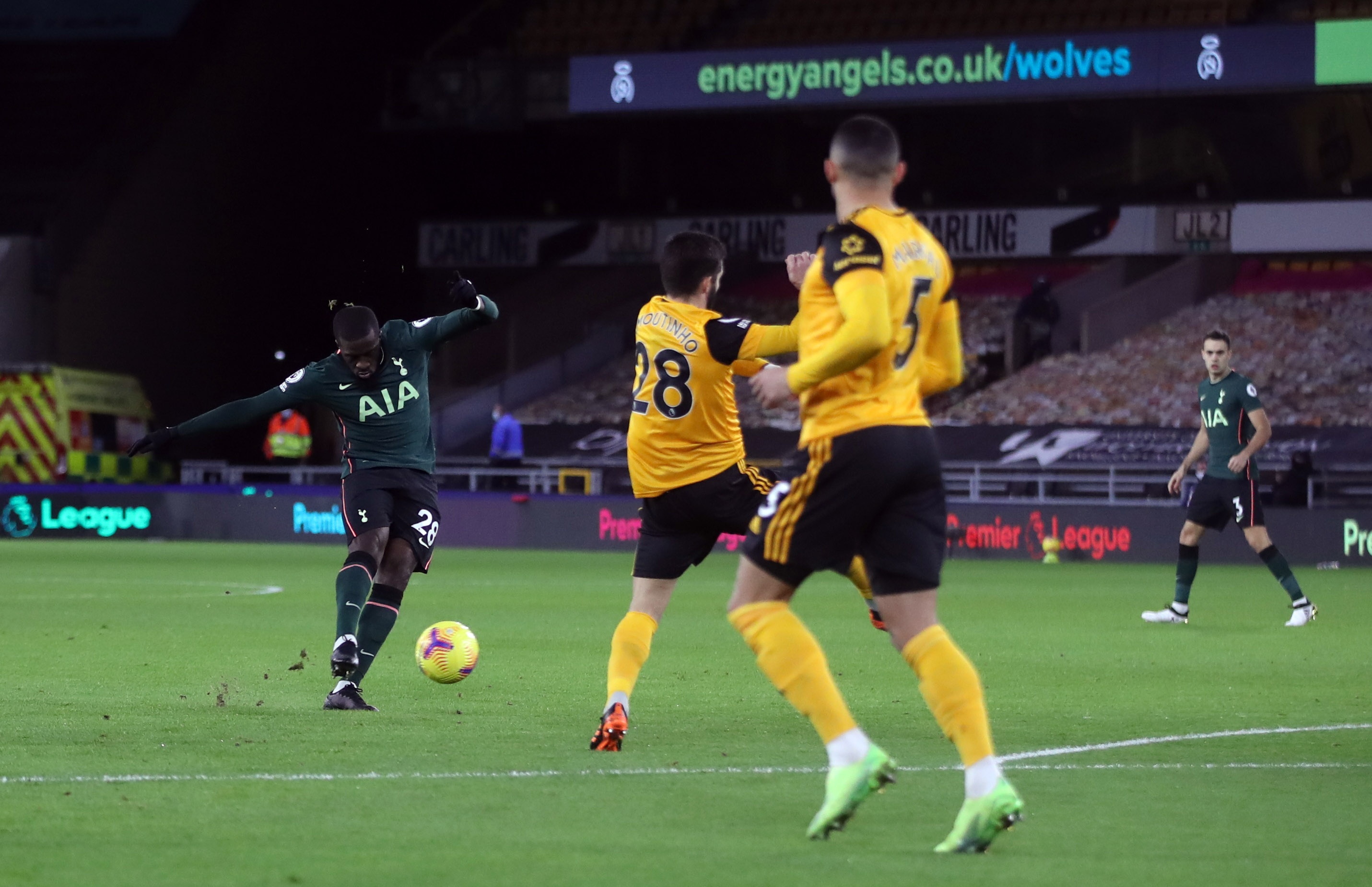 Tottenham dau Wolves anh 2