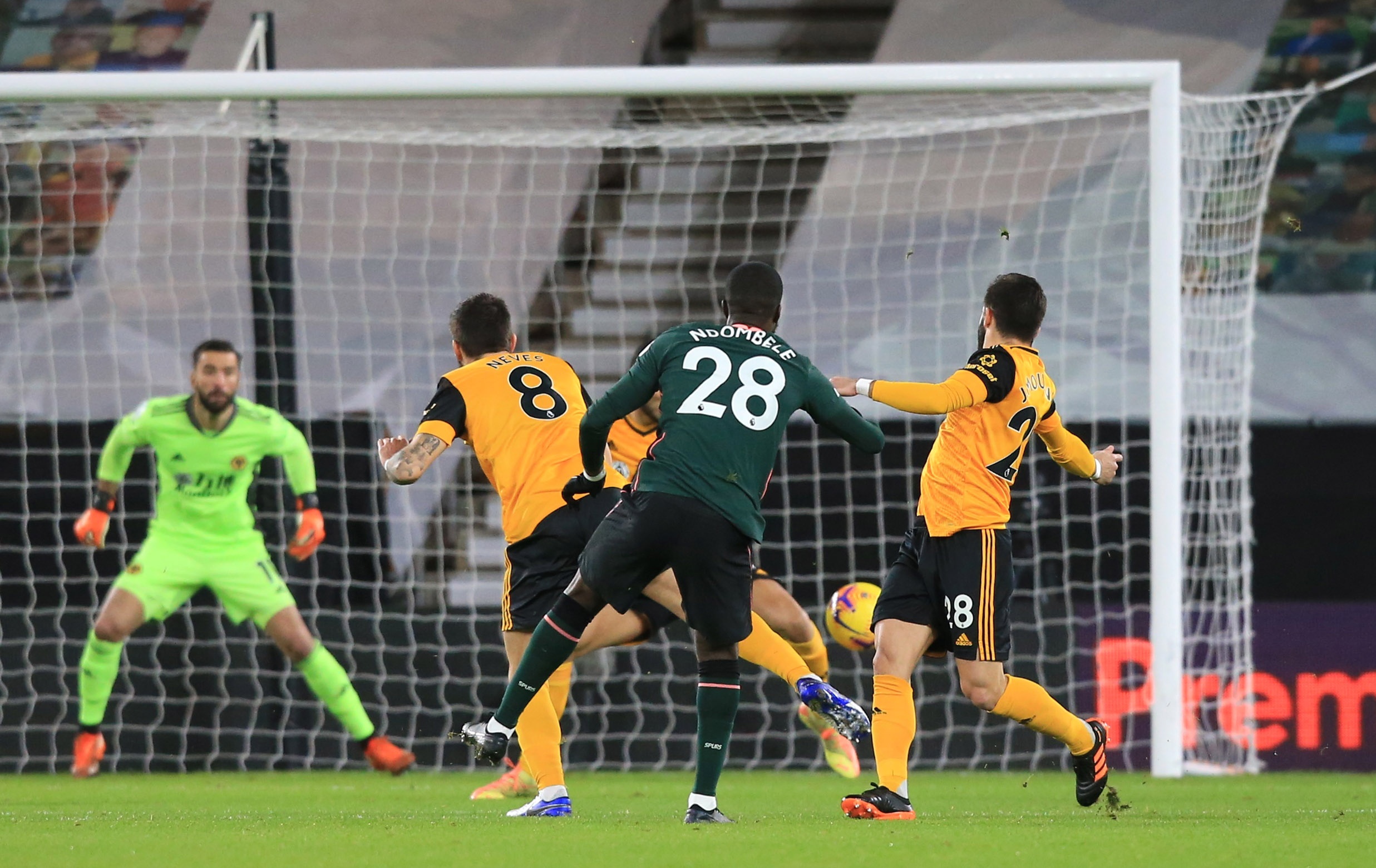 Tottenham dau Wolves anh 3