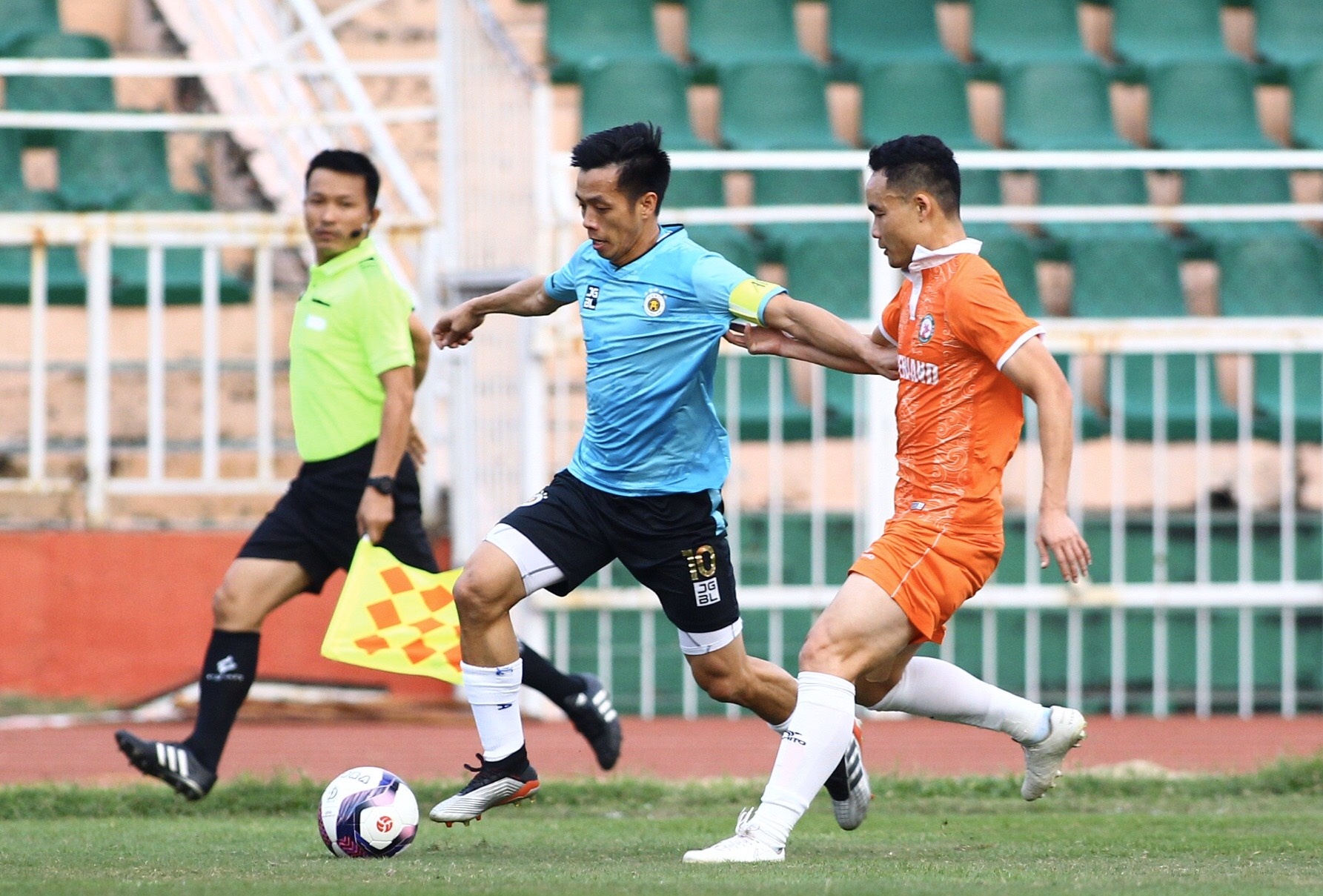 CLB Ha Noi vs Binh Dinh anh 1