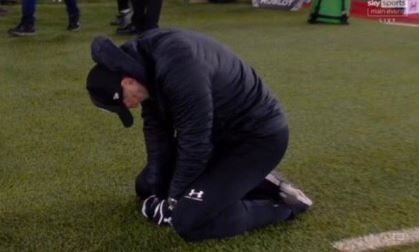 HLV Southampton khoc sau khi danh bai Liverpool hinh anh