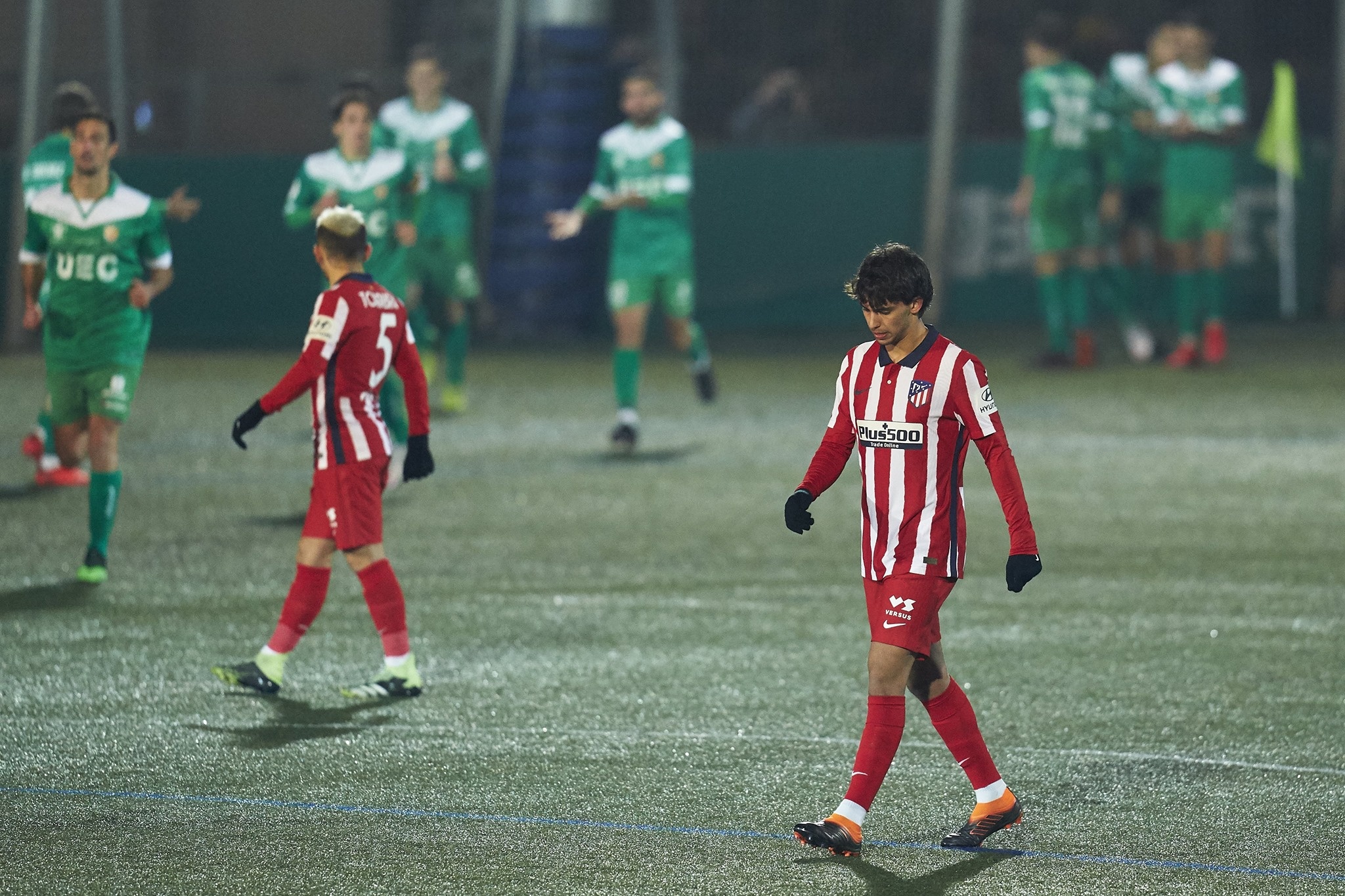 Atletico Madrid thua Cornella anh 1