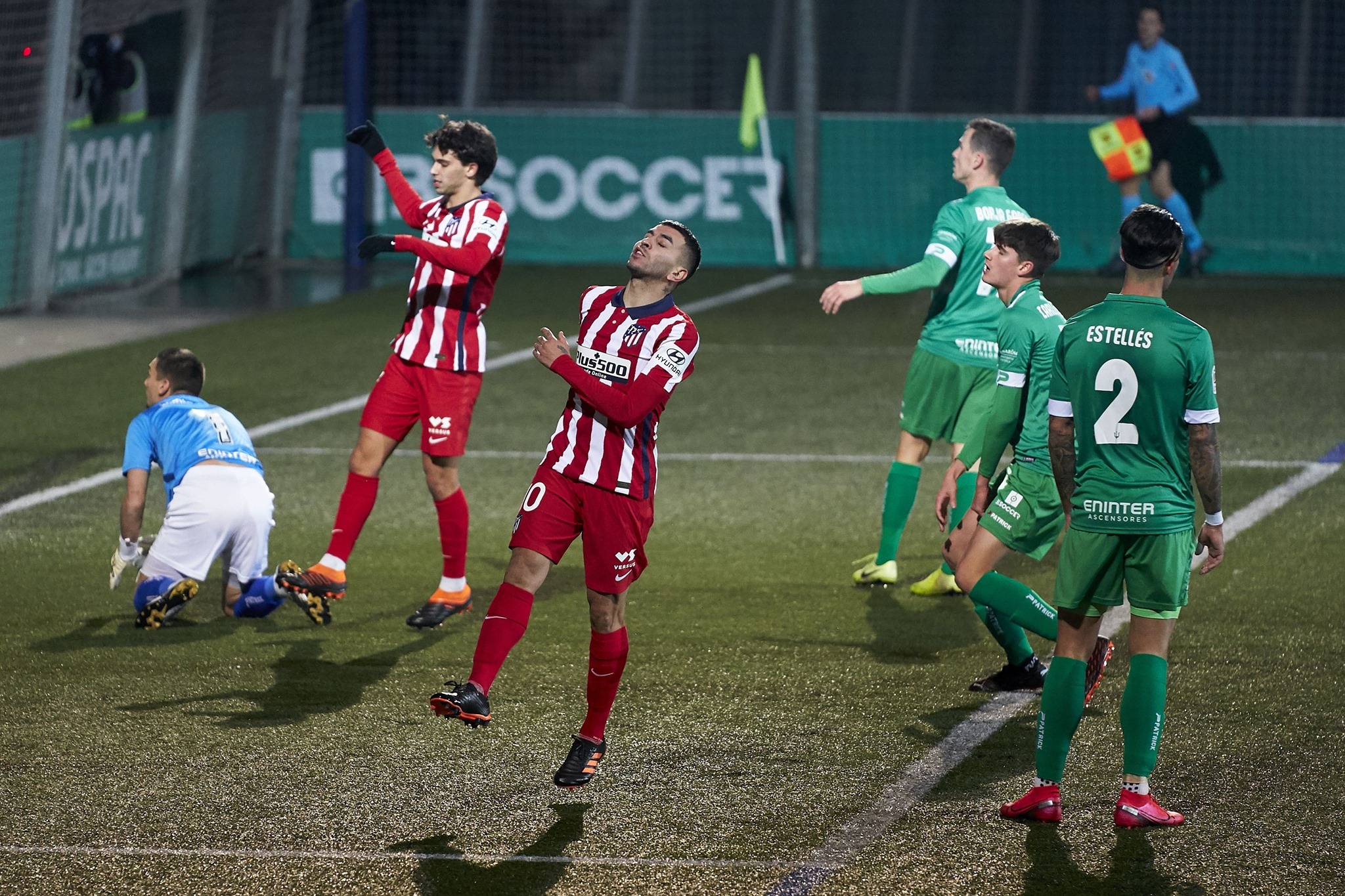 Atletico Madrid thua Cornella anh 2