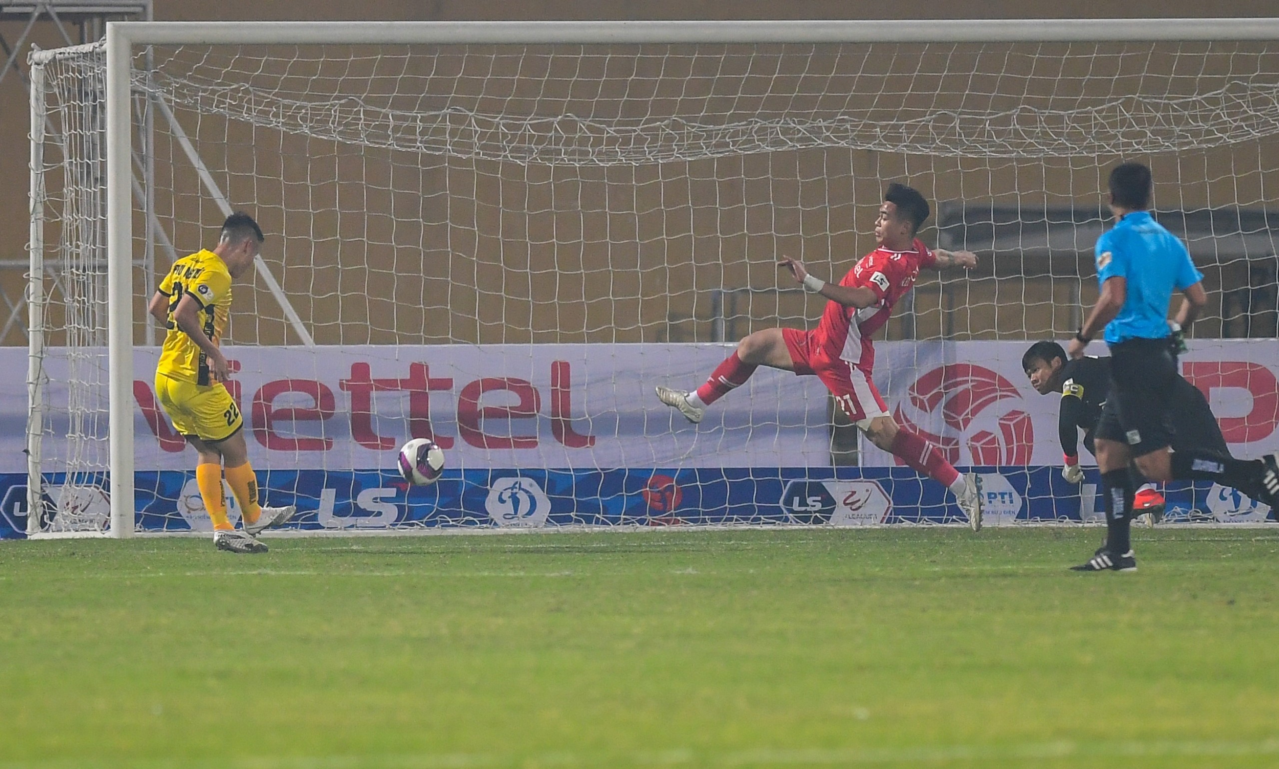 CLB Viettel vs Hai Phong anh 1