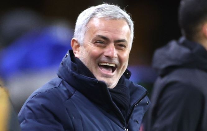 CLB hang 8 doi doi sau tran thua Tottenham hinh anh