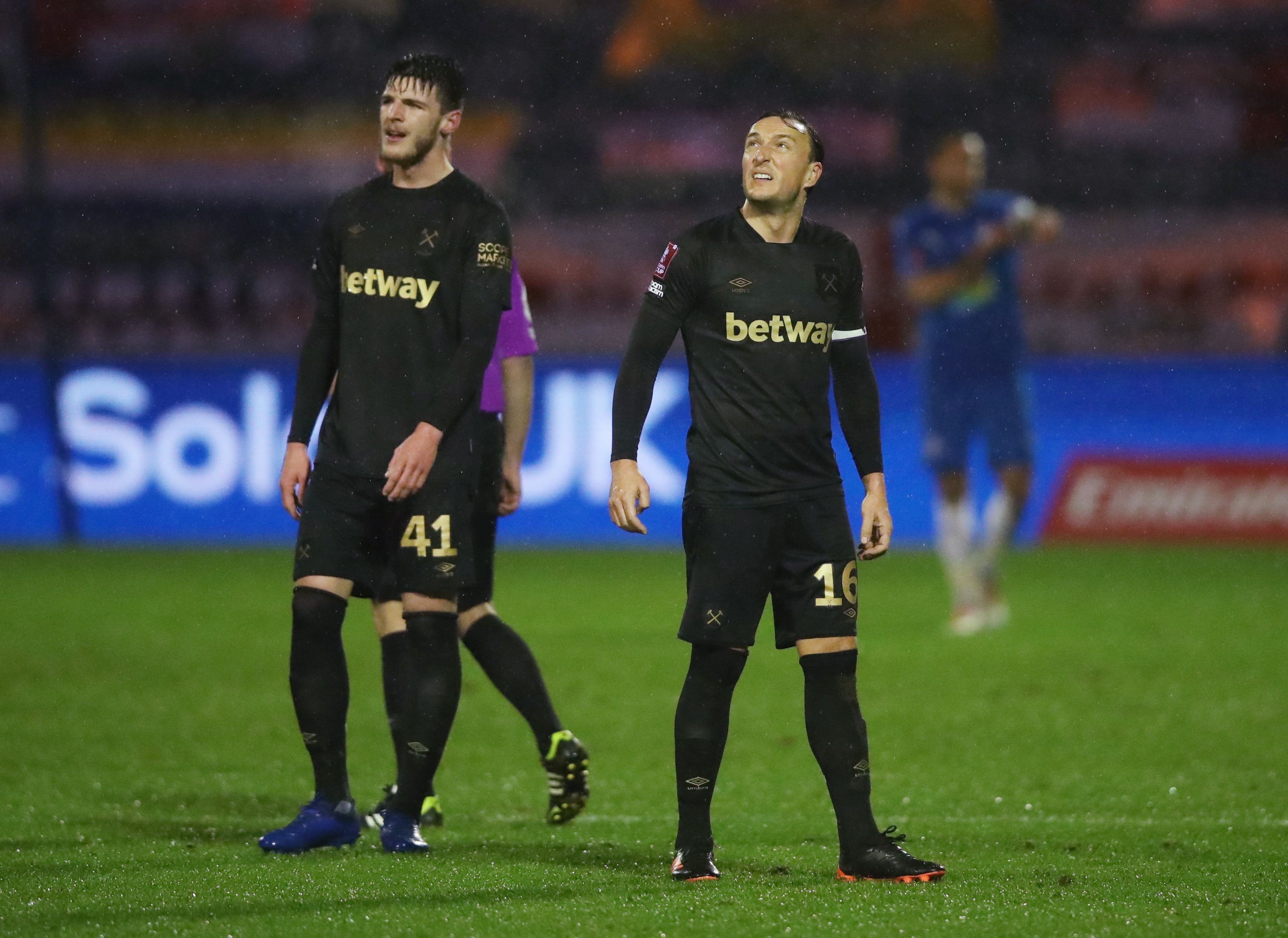 Tran dau cua West Ham bi gian doan boi ly do hy huu anh 3