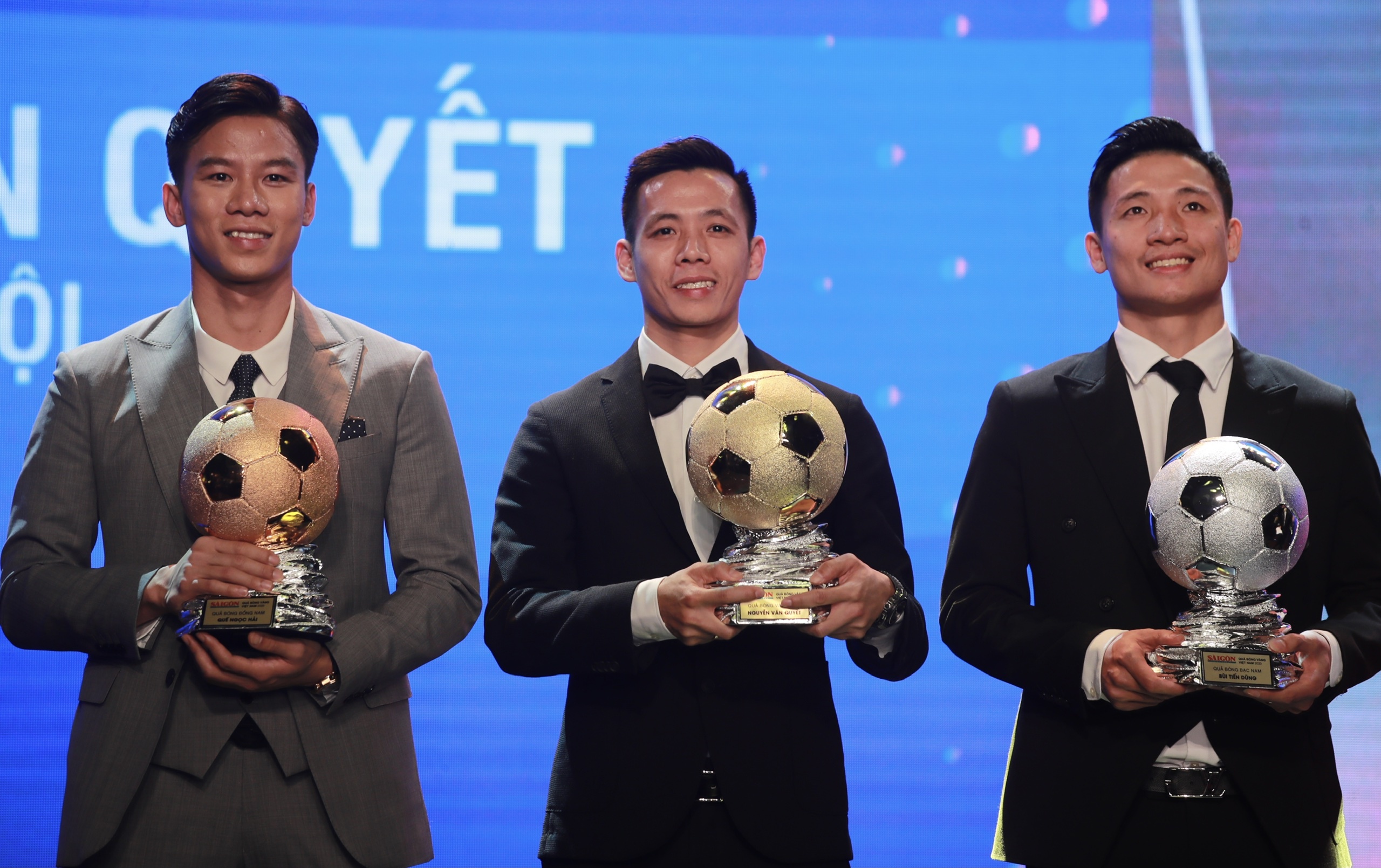 Le trao giai Qua bong Vang anh 1