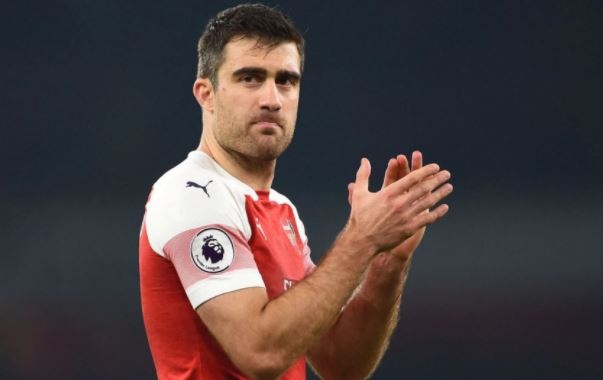 Arsenal chia tay cau thu thu 4 trong thang 1 hinh anh