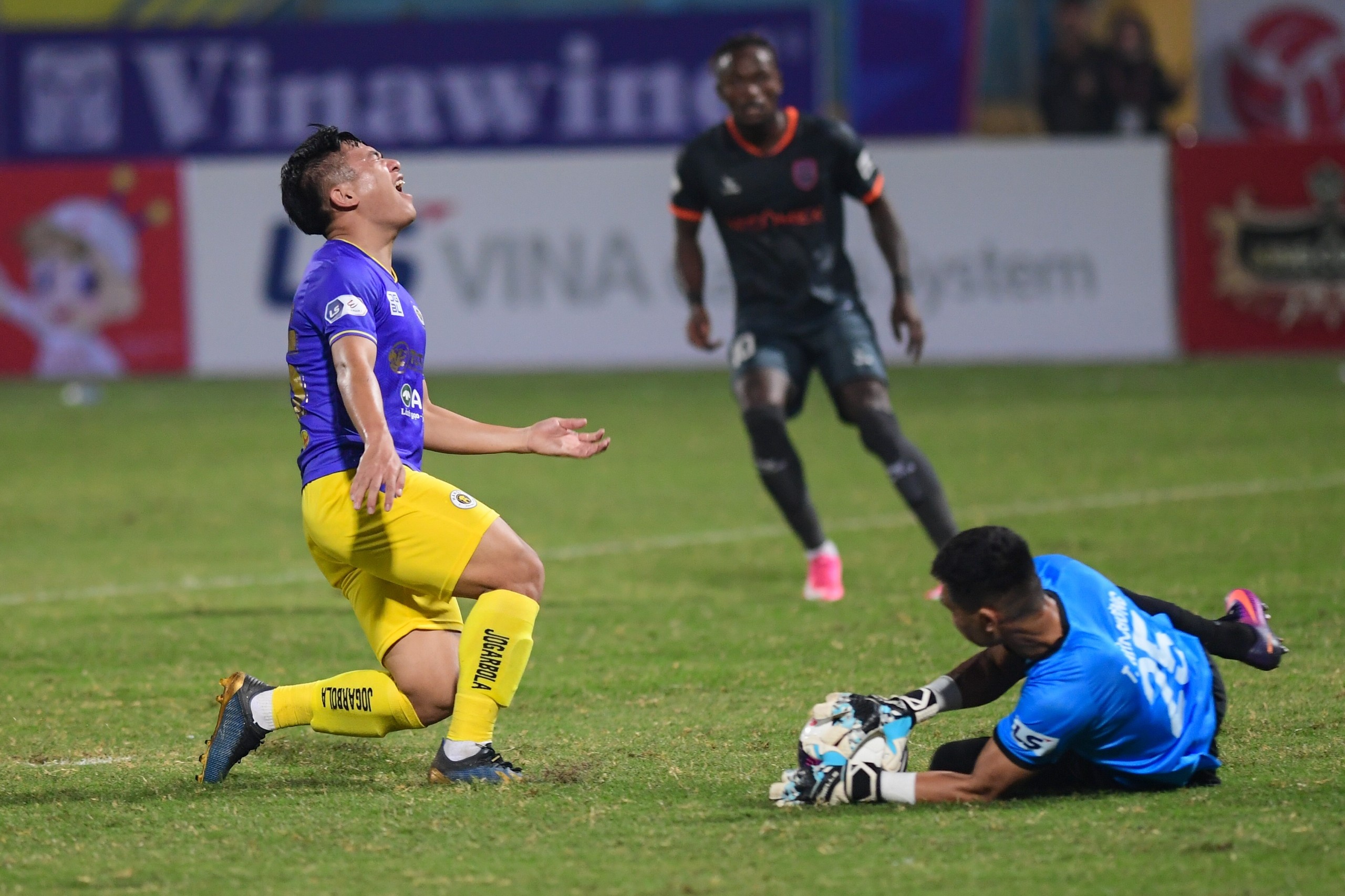 CLB Ha Noi dau Binh Duong anh 1