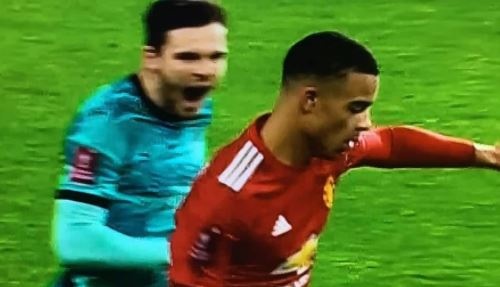 Robertson hu doa Greenwood bat thanh hinh anh