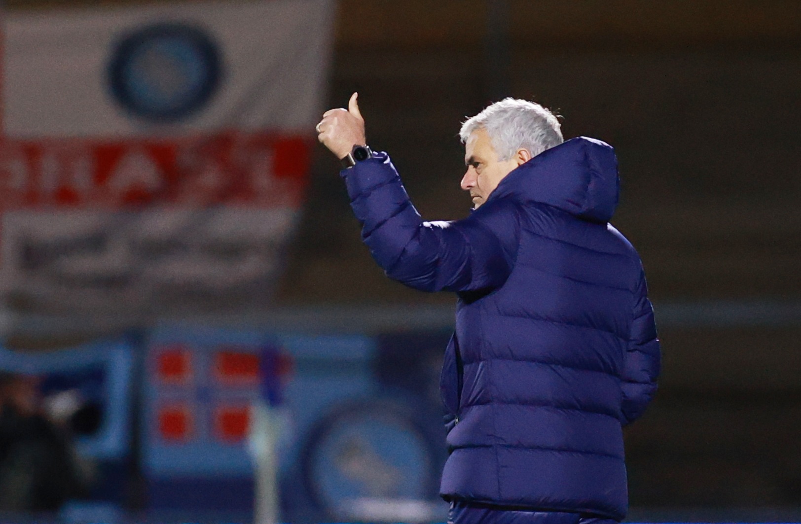 Akinfenwa than thien voi Son anh 5