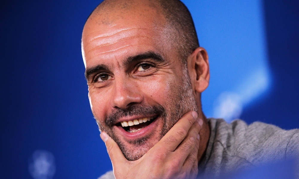 Man City tao khoang cach 4 diem voi Man Utd hinh anh