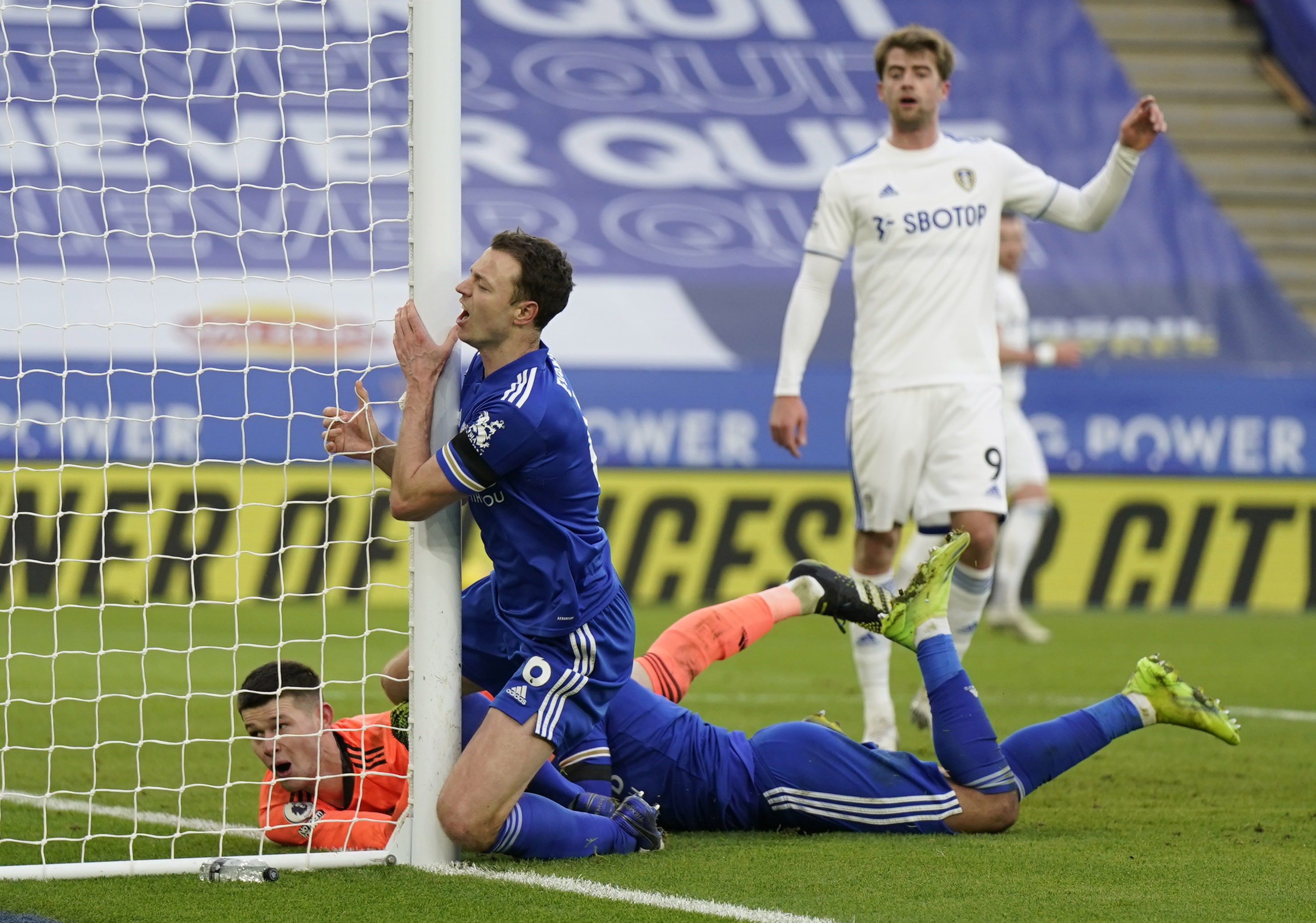 Leicester thua Leeds anh 7