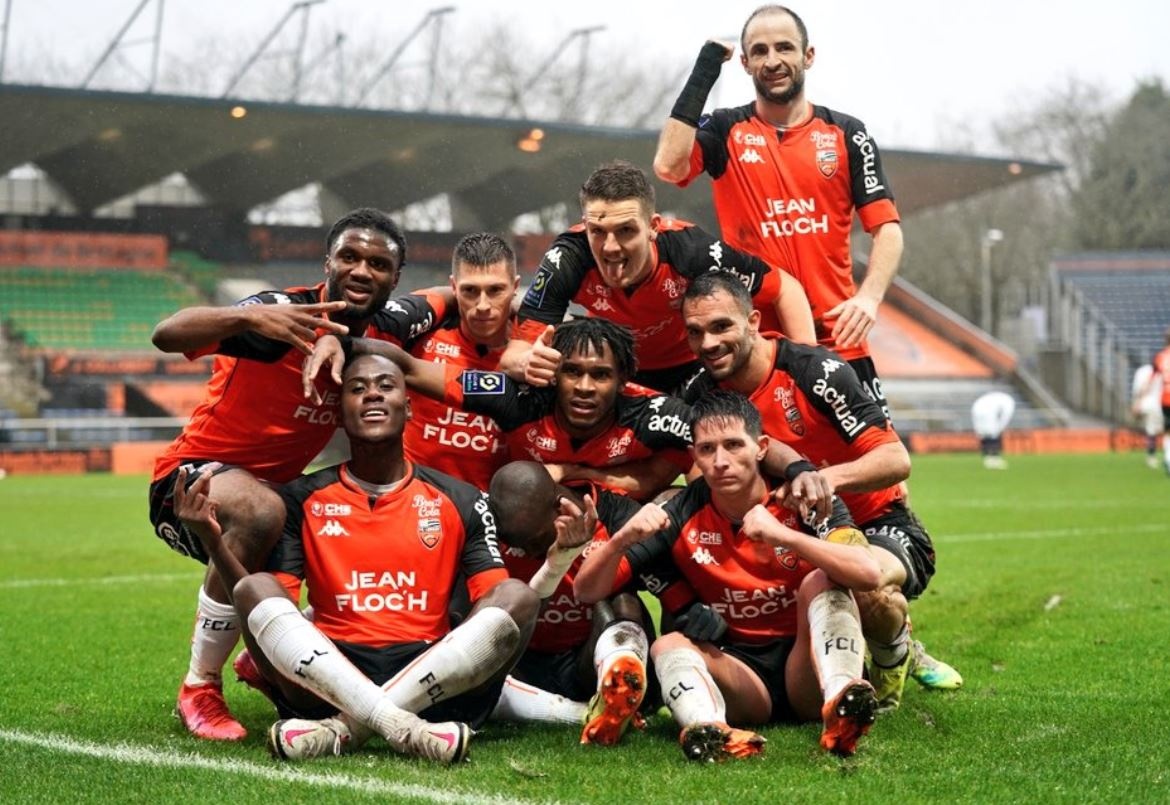 Cau thu Lorient an mung kieu Haaland anh 1