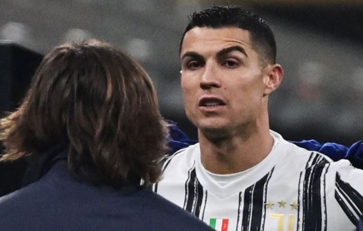 Khoanh khac Ronaldo to thai do voi HLV Pirlo hinh anh