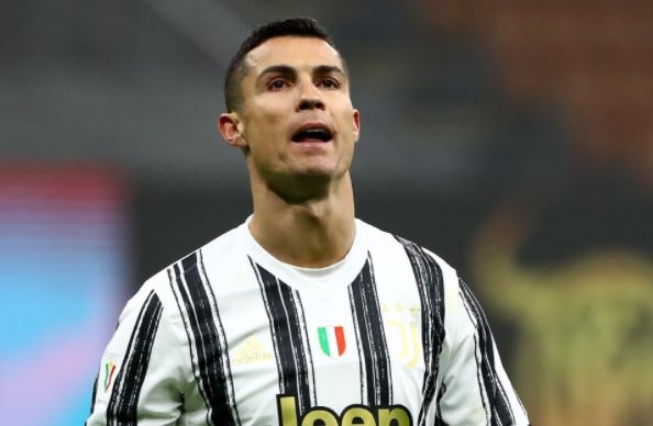 Ronaldo toa sang o ban ket Cup Quoc gia Italy hinh anh