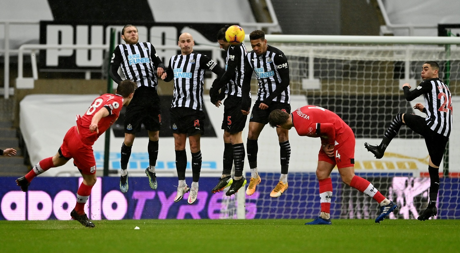 Minamino ghi ban trong tran ra mat CLB moi anh 6