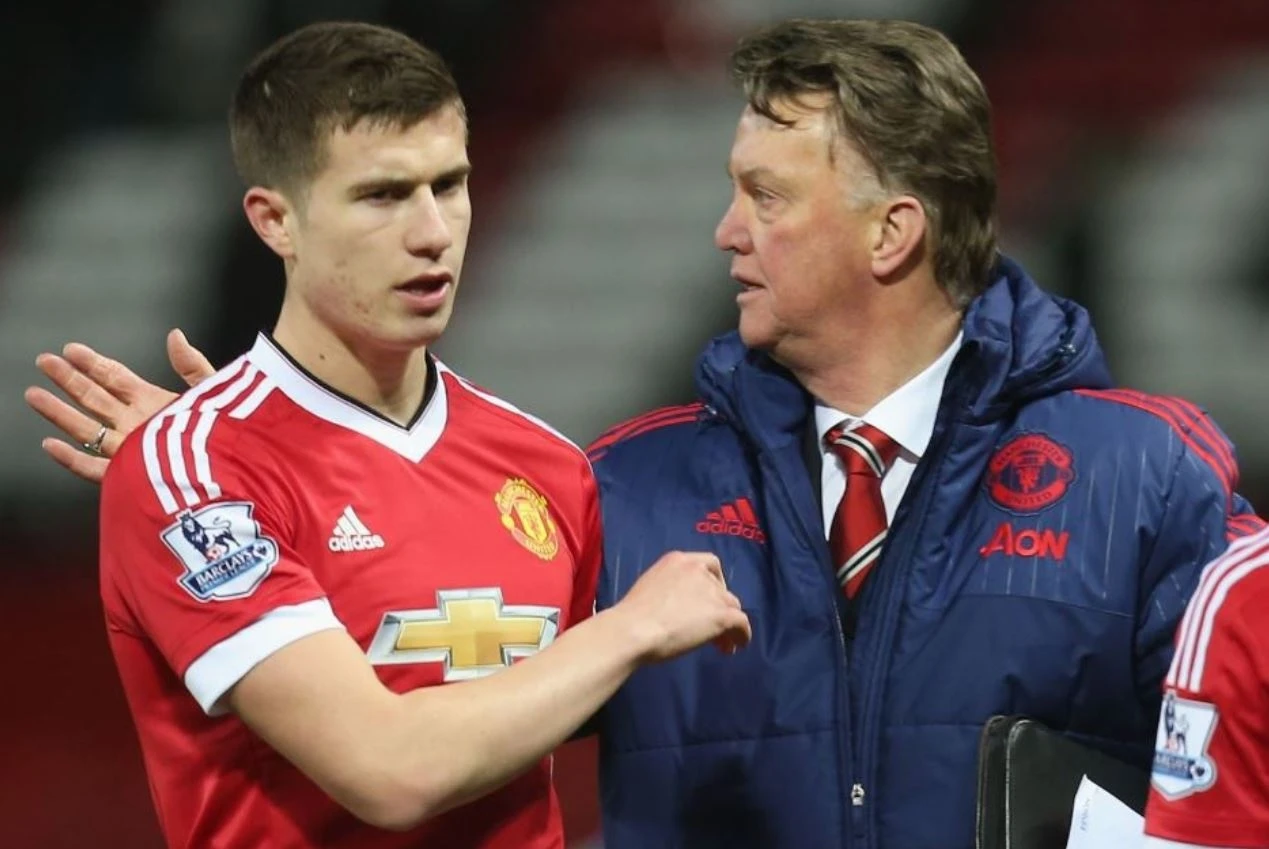 Doi hinh san pham that bai cua lo dao tao Man Utd anh 7