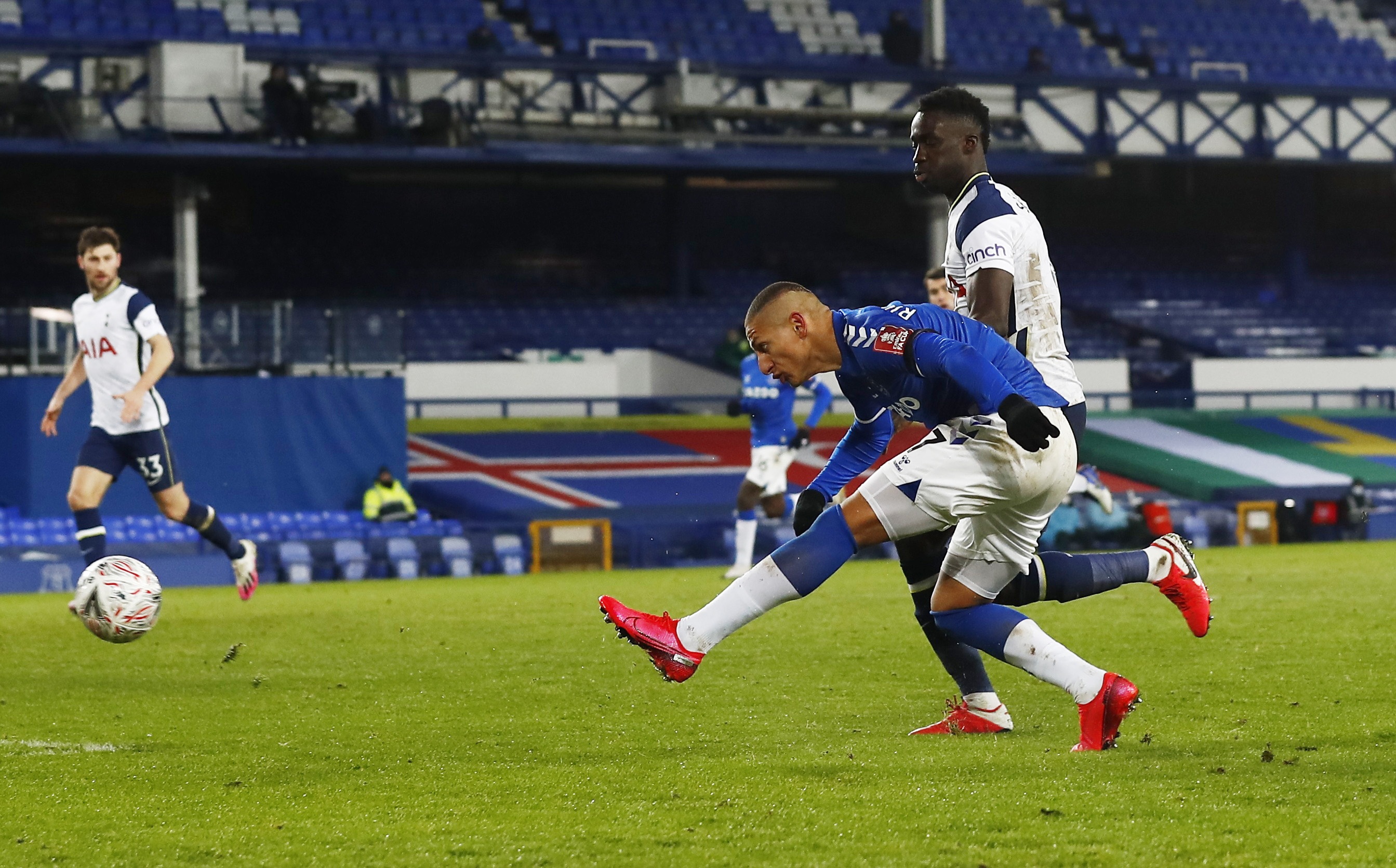 Tottenham dau Everton anh 10