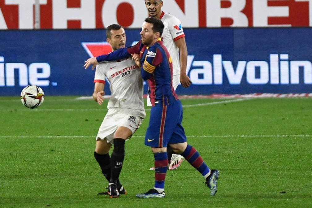 Messi choi xau trong tran thua cua Barca anh 1