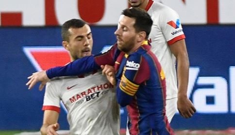 Messi choi xau trong tran thua cua Barca hinh anh