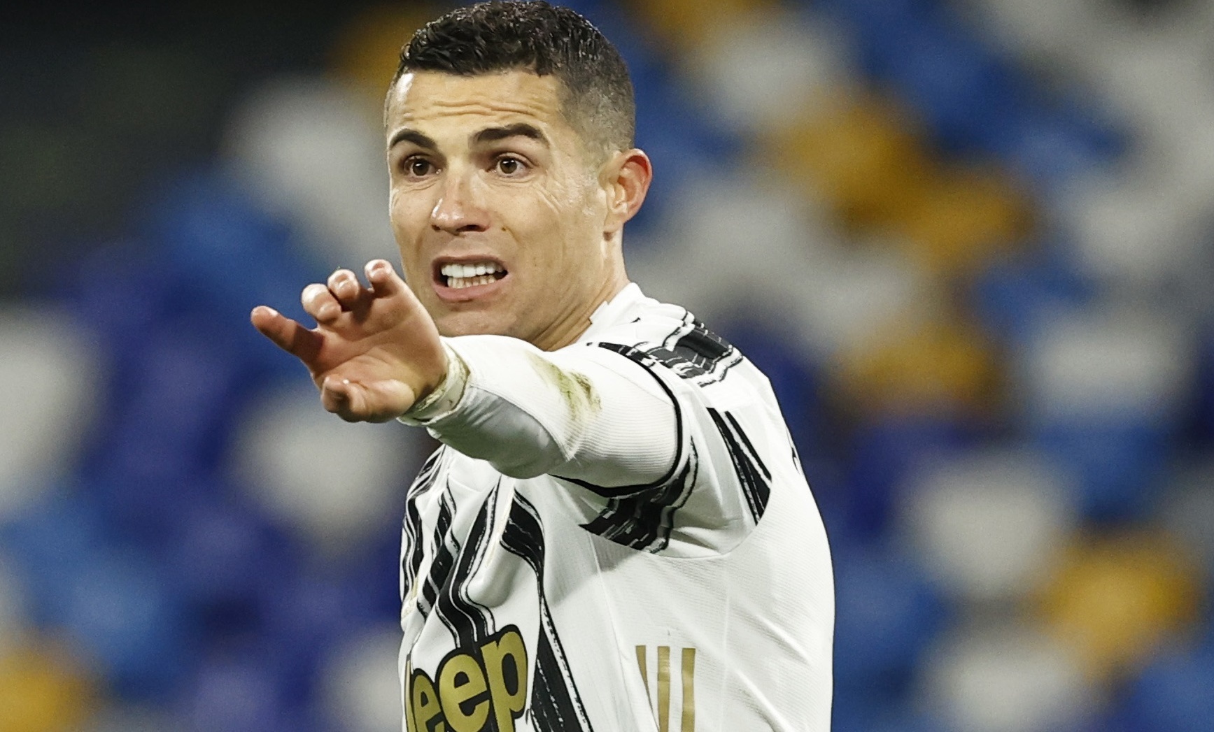 Ronaldo cung dong doi hut hoi trong cuoc dua vo dich hinh anh