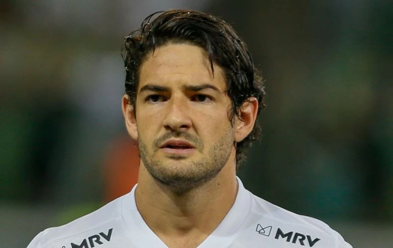 Pato co ben do sau 6 thang that nghiep hinh anh