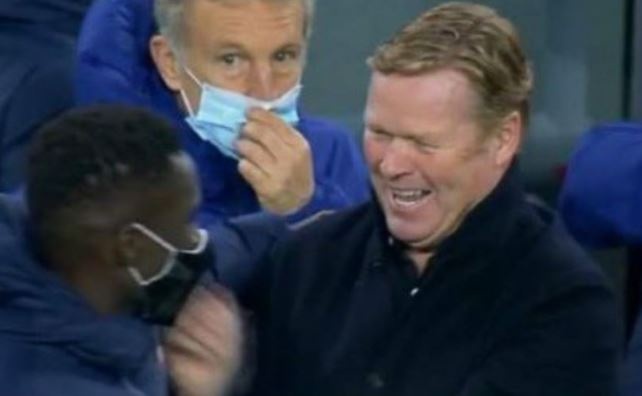 HLV Koeman cuoi sau tham bai cua Barca hinh anh
