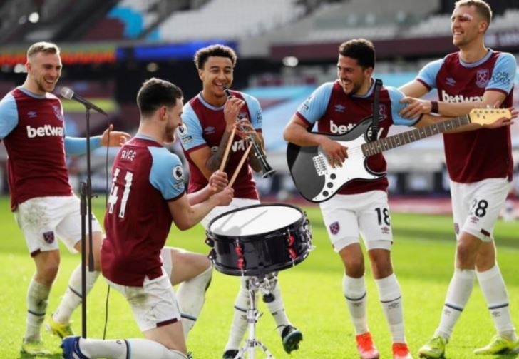 Dong doi huong ung man an mung cua Lingard hinh anh