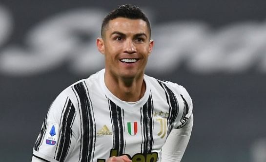 Ronaldo lap cu dup trong 8 phut hinh anh