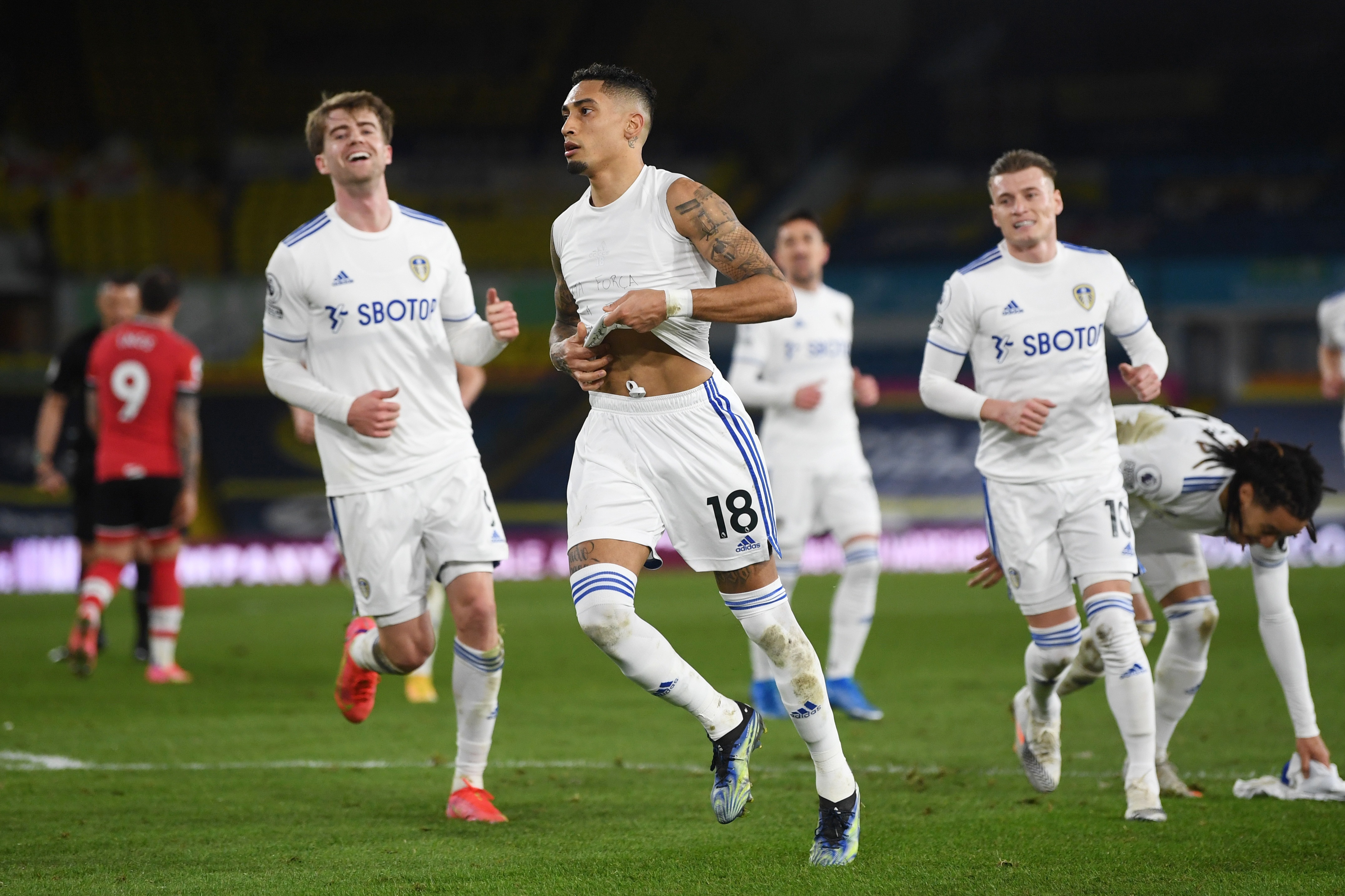 Leeds thang Southampton anh 1