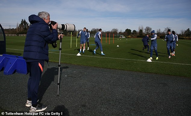 HLV Mourinho lai mia mai Tuchel anh 1