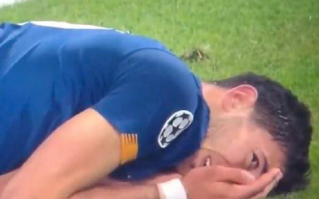 Cau thu Porto tai hien khoanh khac noi tieng cua Busquets hinh anh