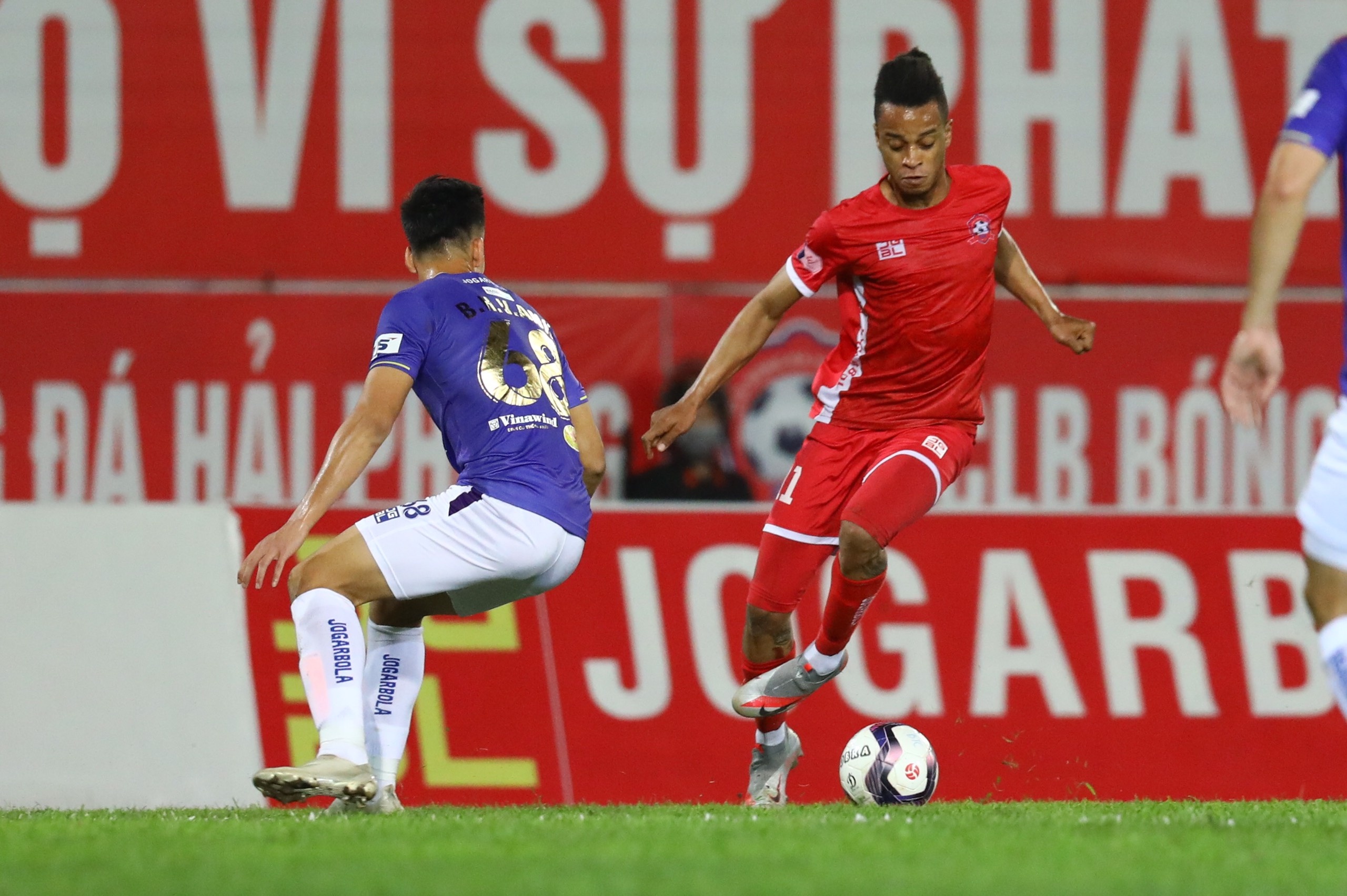 CLB Hai Phong vs CLB Ha Noi anh 2