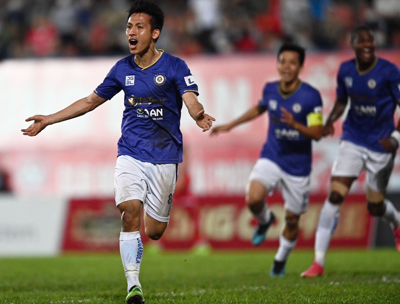 CLB Hai Phong vs CLB Ha Noi anh 1