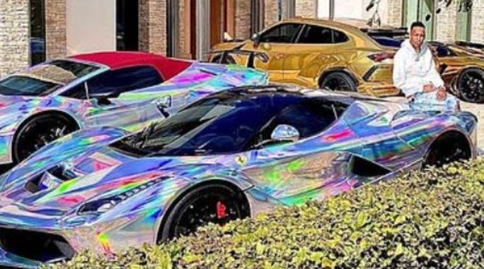 Thu choi xe sac so lam kho Aubameyang hinh anh