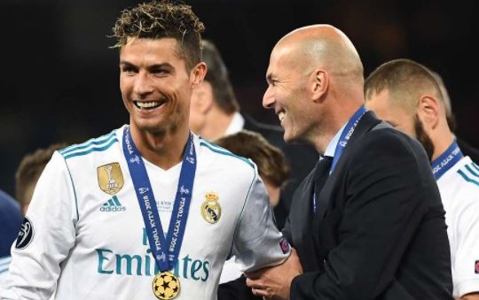 Zidane thua nhan Ronaldo co the tro lai Real hinh anh