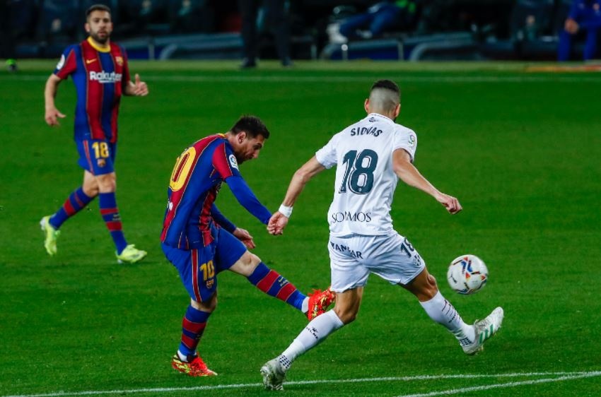 Messi toa sang anh 1